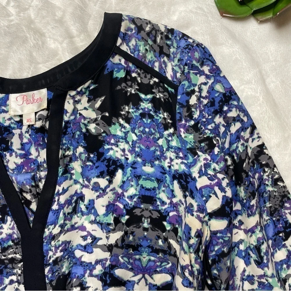 Parker Mallory 100% Silk Floral 3/4 Sleeve V-Neck Dress in Creekside Blue Black